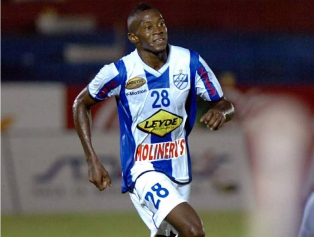 Carlos Bernárdez también regresa al Victoria tras un paso fugaz con el Vida.