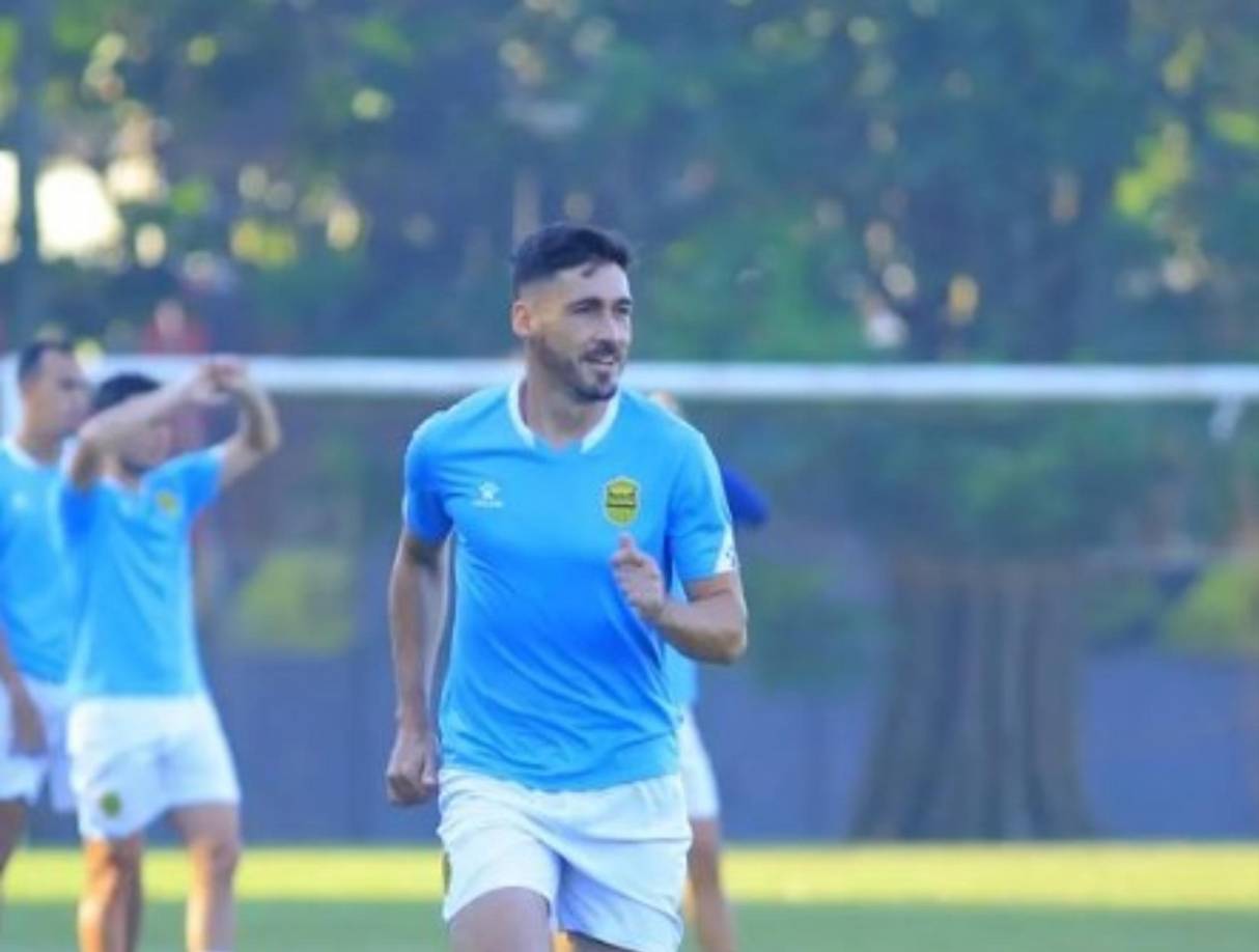 Real España está valorando la posibilidad de dar de baja al centrocampista uruguayo Claudio Inella. El charrúa sufrió una lesión y su rendimiento la temporada pasada fue regular.