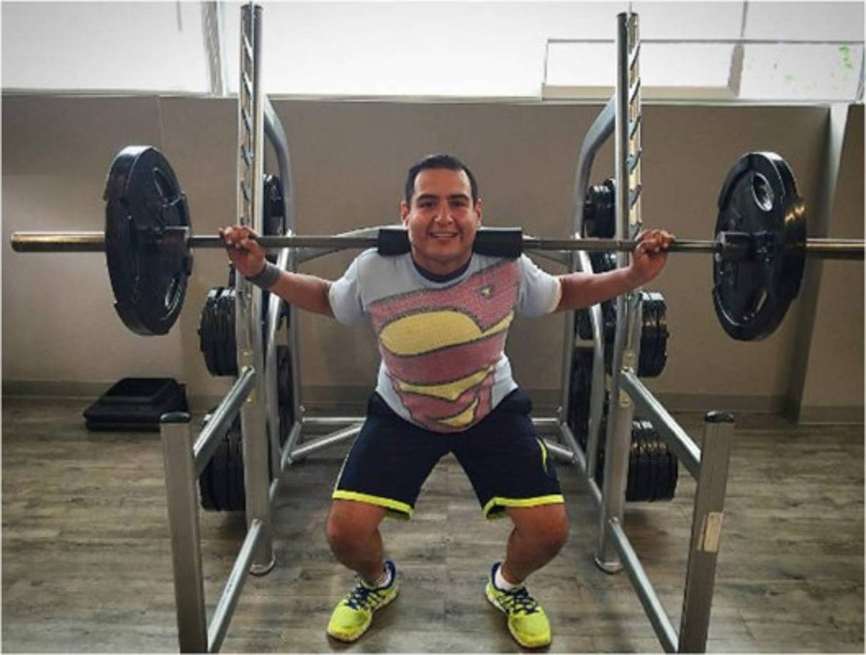 “Pesaba 176 kg y ahora ando en 78.5kg; o sea, perdí casi 100 kilos, y estoy muy orgulloso por eso” dijo el humorista a TV Notas.<br/>