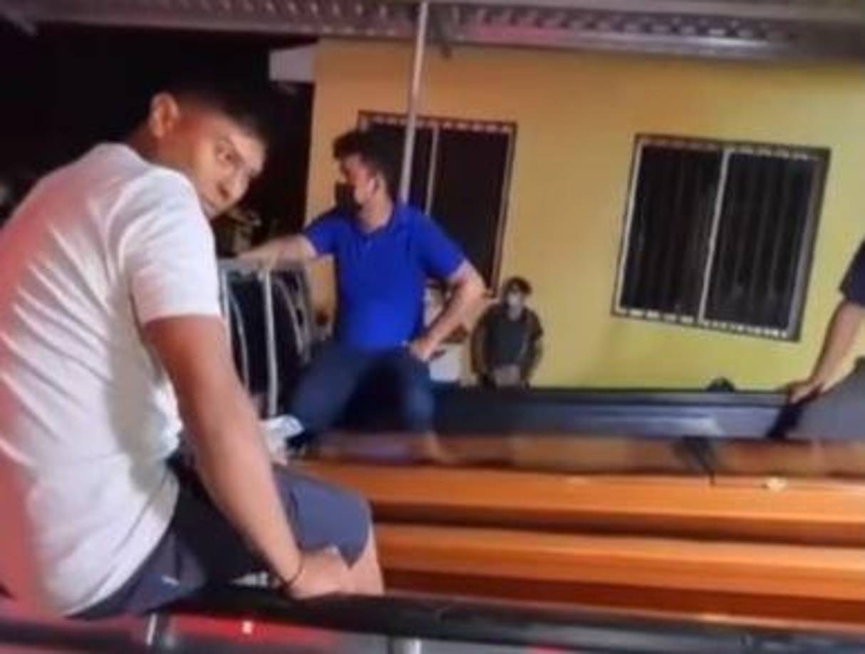 El cadáver de Douglas fue trasladado a la morgue de Tegucigalpa y en las últimas horas fue entregado a familiares. 