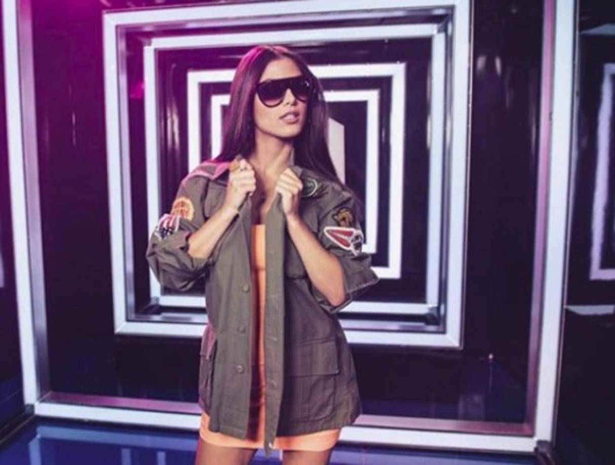 La modelo venezolana manifestó su descontento por las comparaciones que hacen entre ella y su madre. 'Yo amo a mi mamá y la admiro, me ha dado todo, soy quien soy por ella y la adoro pero soy un ser humano aparte, ¿sabes? Y muchas veces ni me llaman por mi nombre; ‘la hija de Chiqui’, tengo mi identidad', dijo en declaraciones a Despierta America.