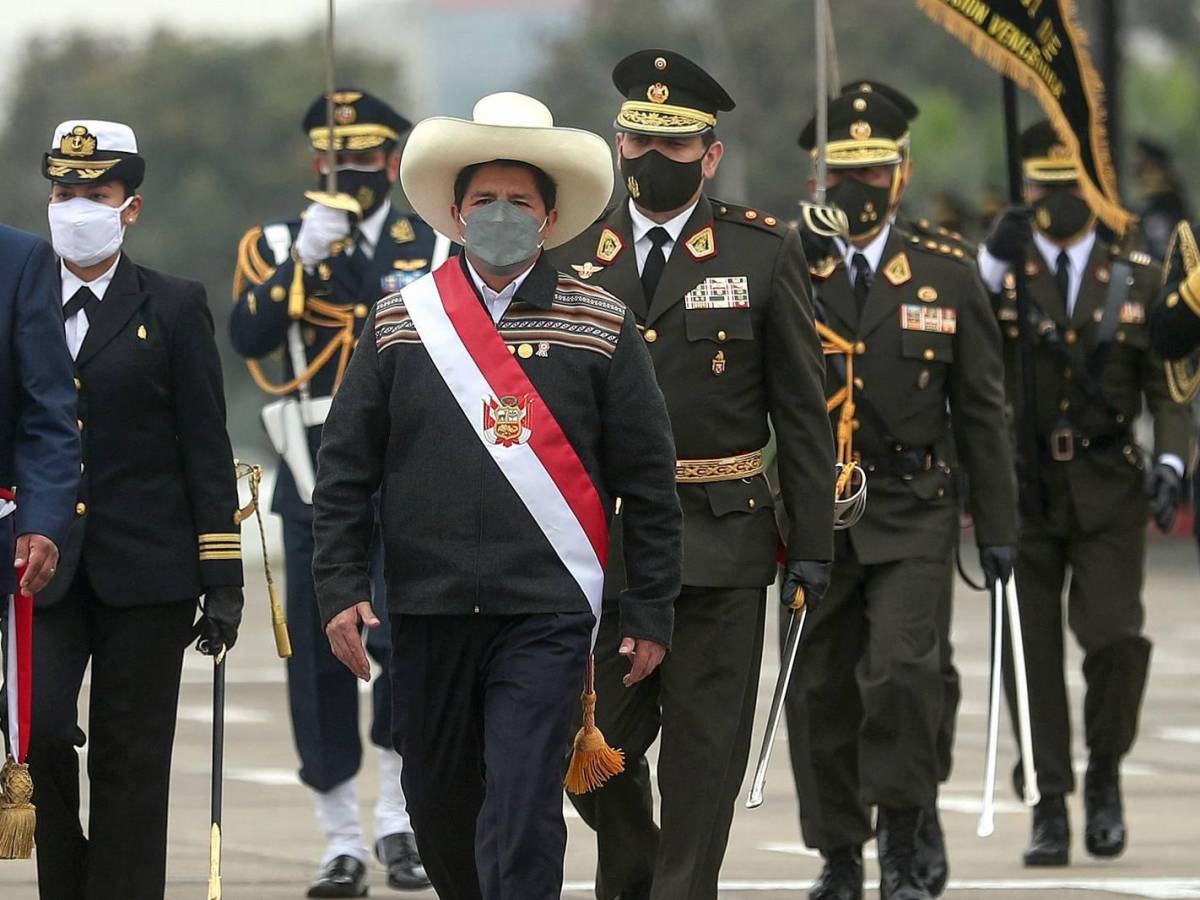 Cierran las puertas del principal cuartel del Ejército en Lima tras golpe de Estado