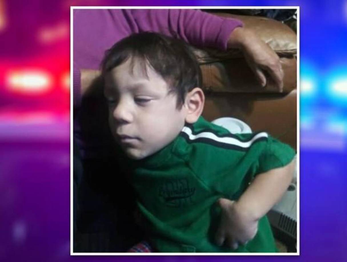 El visado, fechado el 21 de marzo, se obtuvo un día después de que las autoridades realizaran una verificación de bienestar en el domicilio de la familia, según Spencer. El visado era para viajar a India con escala previa en Turquía. Spencer dijo que los investigadores no han confirmado el destino específico en India o si la familia estuvo en ese vuelo de conexión.