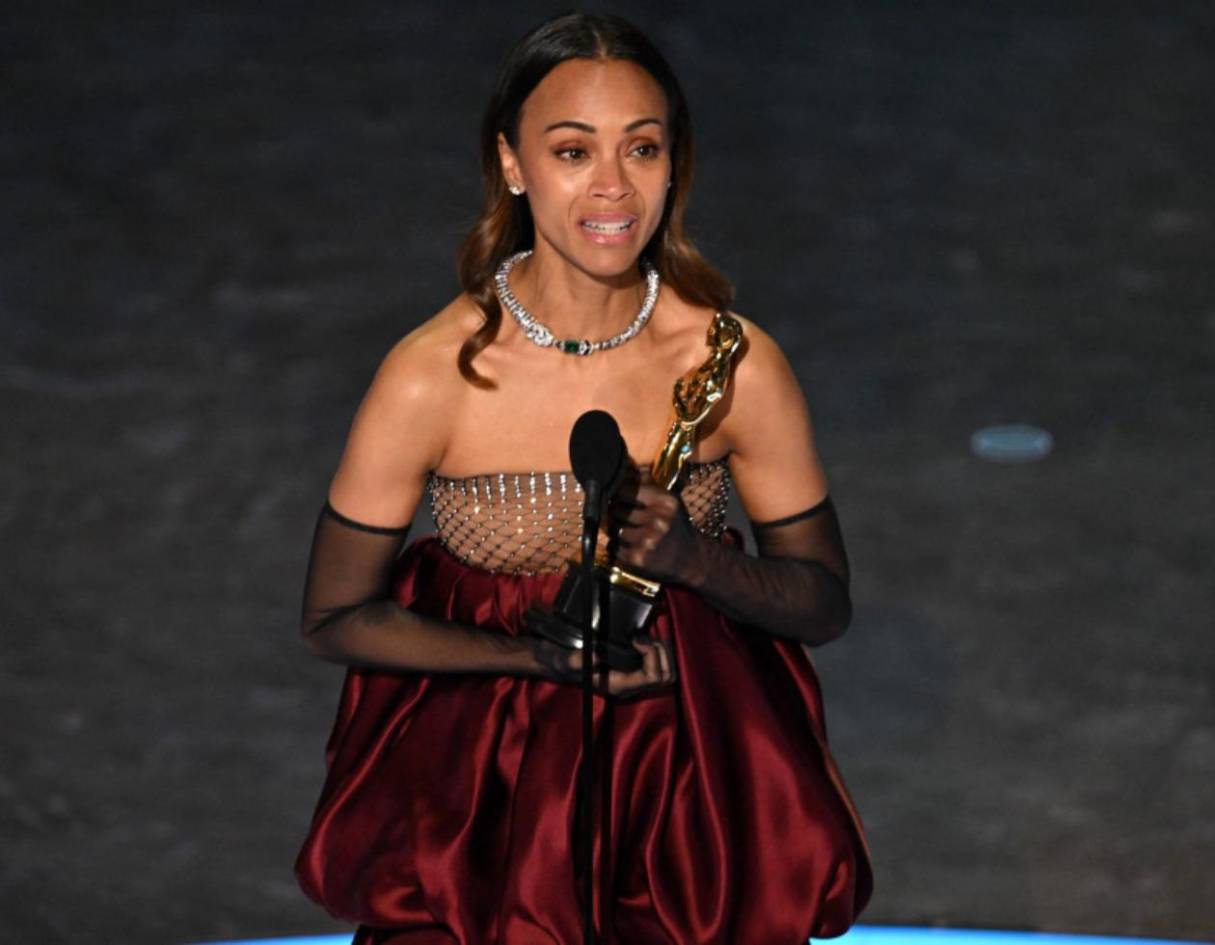 Zoe Saldaña pide disculpas a la comunidad mexicana tras ganar un Óscar por ‘Emilia Pérez’