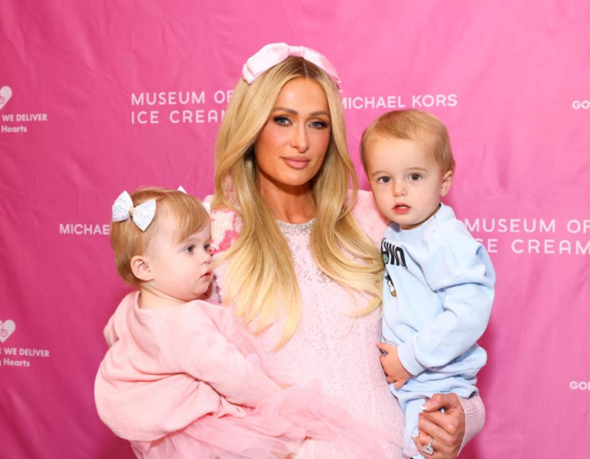 Paris Hilton asegura que su hijo Phoenix mira fantasmas