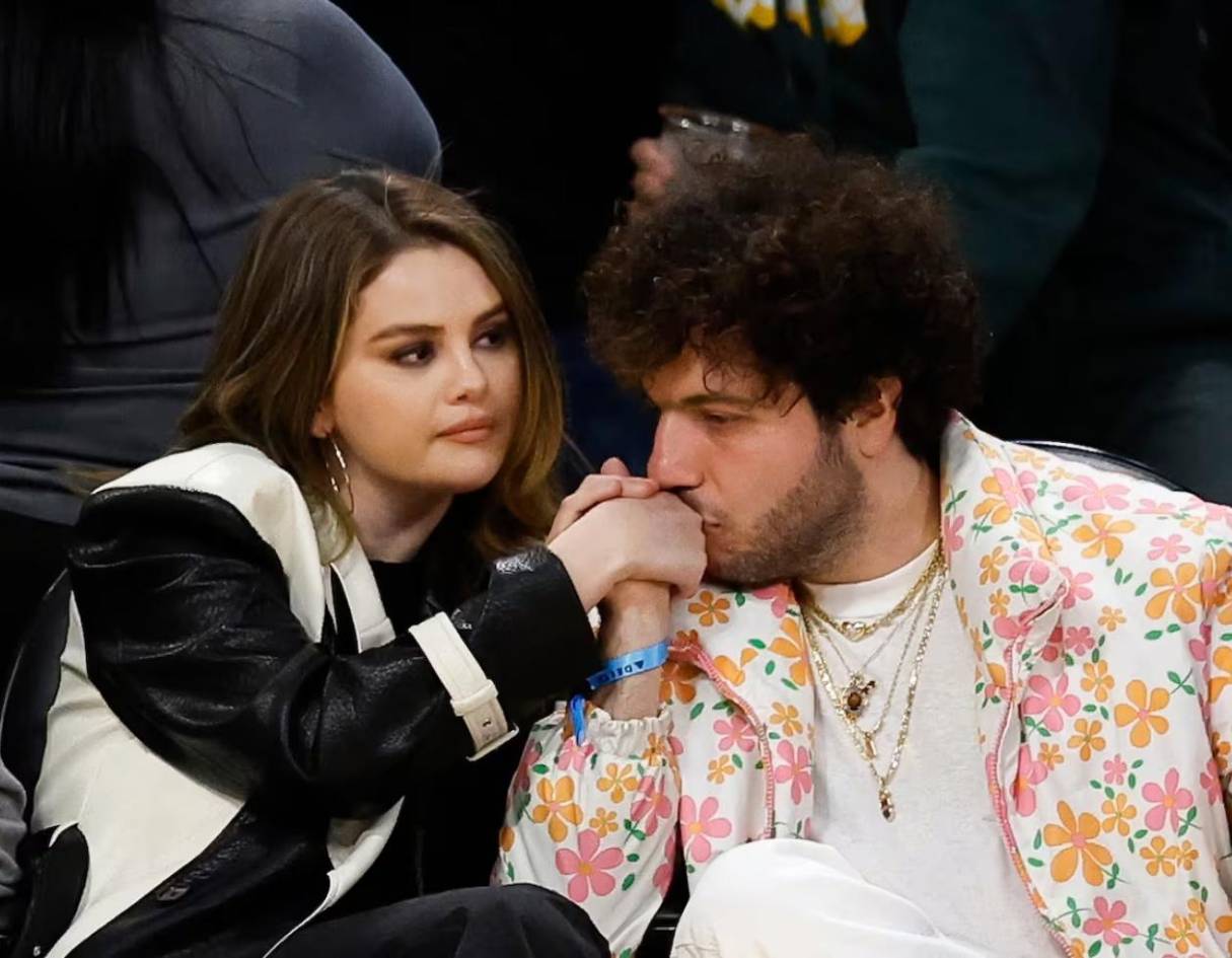 Selena Gómez vende anillo inspirado en su novio Benny Blanco