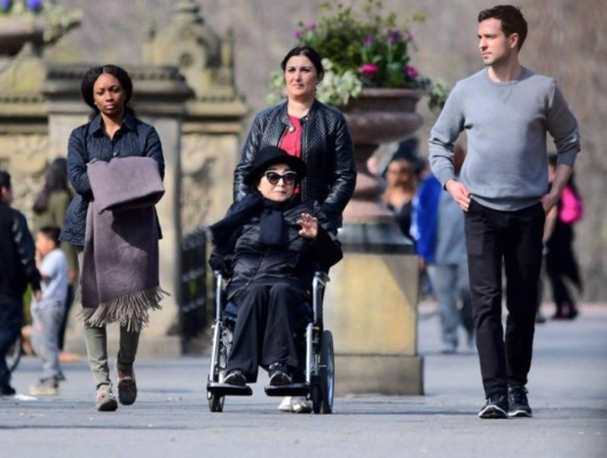 Sin embargo, su delicado estado de salud no le impide continuar al frente de su ingente patrimonio y organizando su millonaria fortuna.