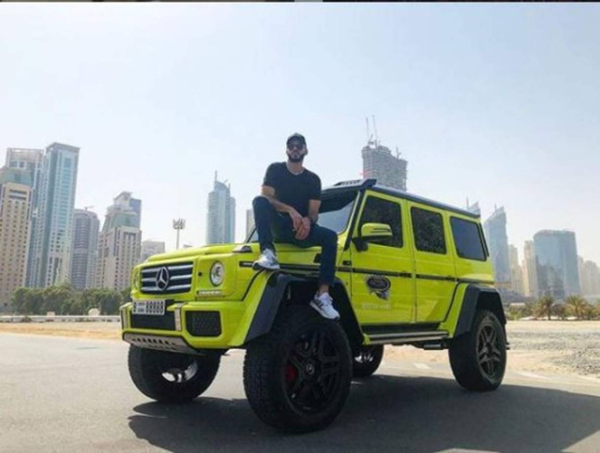 Omar Borkan es fotógrafo, modelo y empresario a sus 30 años.