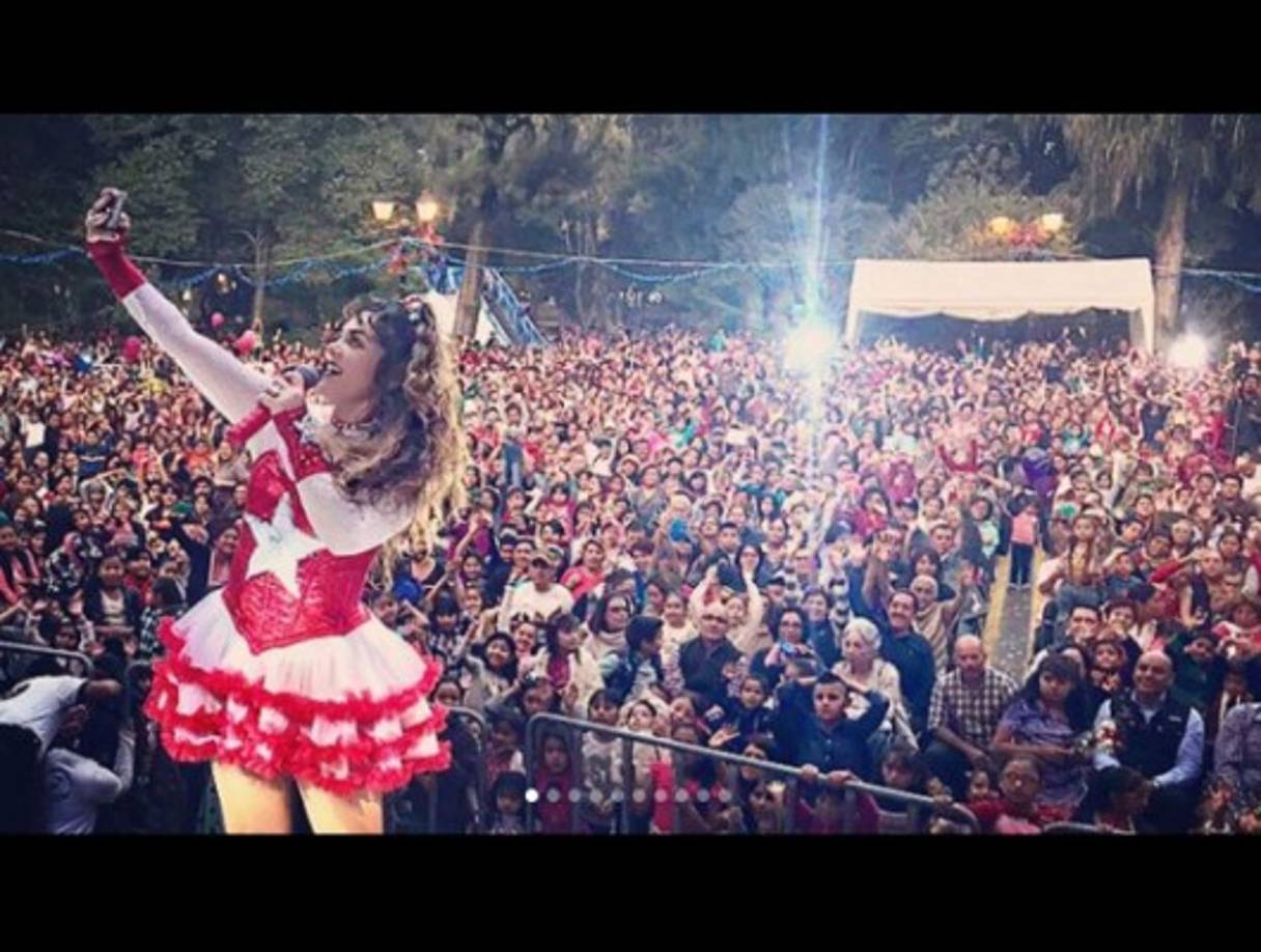 La actriz y cantante, no solo conquista en los escenarios, también se ha convertido en una sensación de las redes sociales.