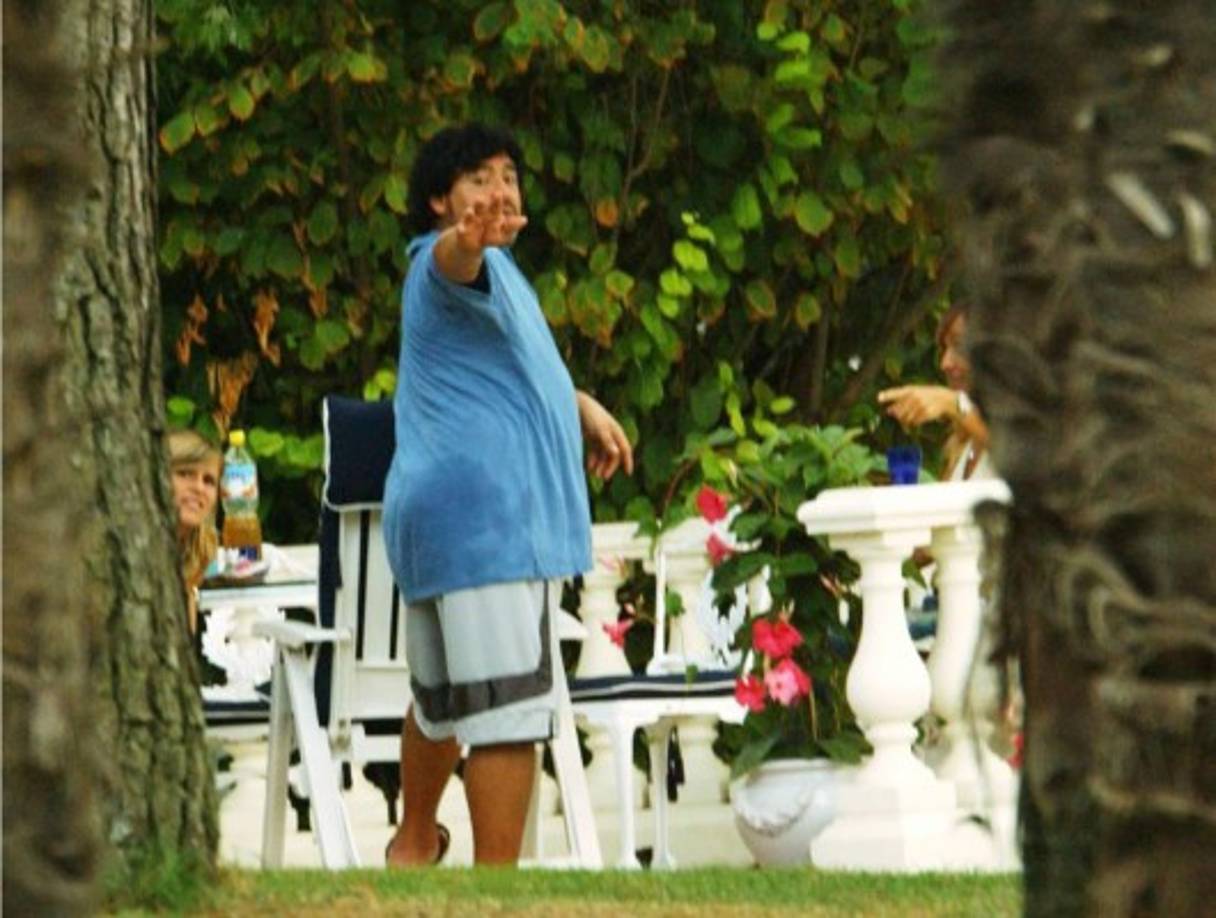 'El Pelusa' disfrutando de sus vacaciones el 30 de agosto de 2003 en Cesenatico, Italia.