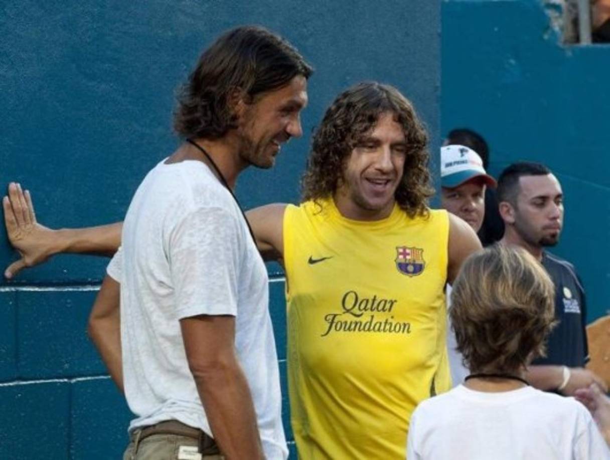 En 2011 Maldini se acercó a un entrenamiento de la gira del Barça y Puyol estaba más feliz que cuando un niño ve a Santa Claus. Después del entrenamiento publicó este tweet: 'Hoy he visto el entrenamiento con el mejor defensa de la historia, mi ídolo Paolo Maldini. ¡Qué fenómeno!'
