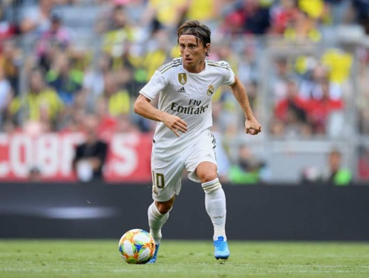 El centrocampista croata del Real Madrid, Luka Modric, afirmó que quiere retirarse en el club blanco y que todavía puede jugar a su máximo nivel durante dos años, pero que todo dependerá de la dirección.<br/><br/>'Sé que puedo jugar al máximo nivel durante dos años más, luego ya veremos. Me gustaría terminar mi carrera en el Real, pero dependerá de la dirección', apuntó en una entrevista que publicó el diario deportivo italiano La Gazzetta dello Sport.