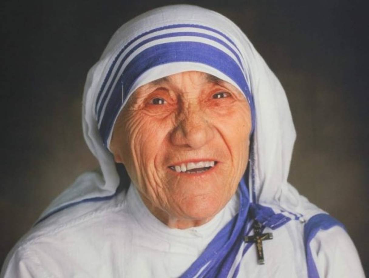 Teresa de Calcuta<br/><br/>Su más famosa predicción fue la de la muerte de la madre Teresa de Calcuta, quien falleció el 5 de septiembre de 1997.<br/><br/>Walter Mercado se encontraba de viaje en Brasil, y una persona le preguntó sobre lo que pasaría al día siguiente; en ese momento se desencadenó la visión que se convirtió en una predicción cumplida. “Fue muy triste la noticia pero la recibí tal como la veía en un cofre de un ataúd y a ella la enterraban”, dijo en una entrevista reciente para la cadena Telemundo.<br/>