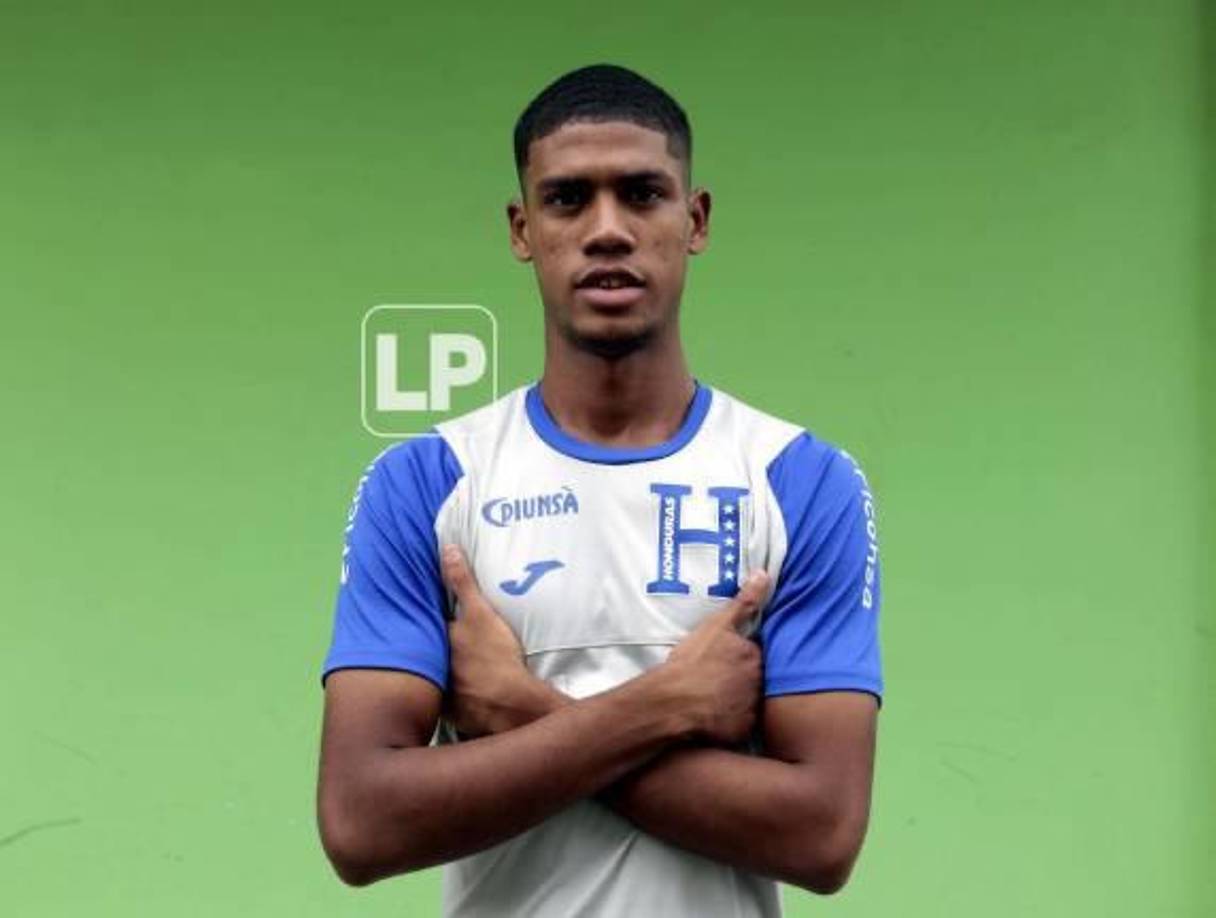 Aaron Samir Zúniga Espinoza juega de defensa en el Real España, y nació en Trujillo, Colón un 04/11/2003.