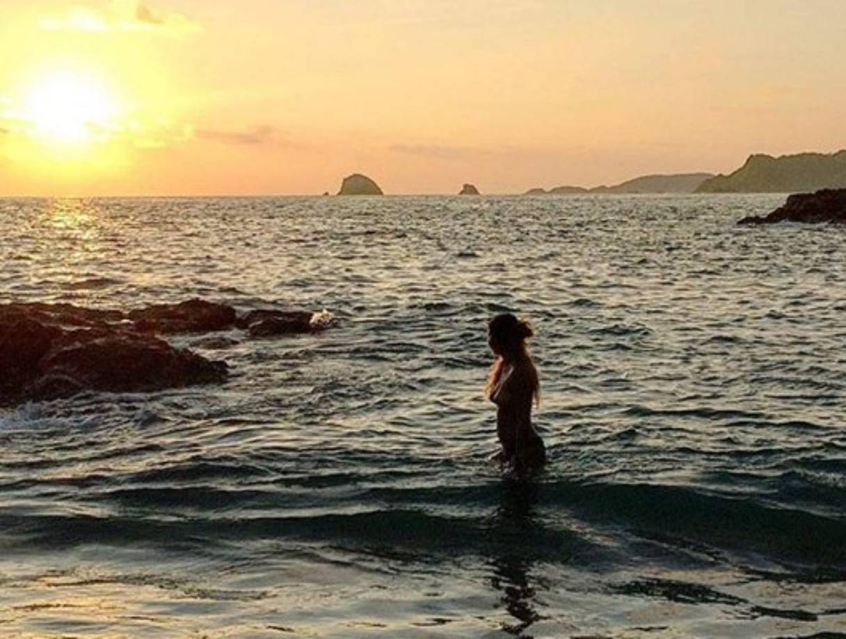 Al parecer, ambas fueron interceptadas por los sospechosos mientras caminaban por el lugar con el fin de asaltarlas, pero Moorhouse logró huir para pedir ayuda.<br/>