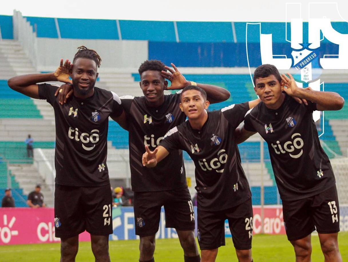 Jugadores del Honduras Progreso celebrando el gol del empate en el estadio Nacional Chelato Uclés.