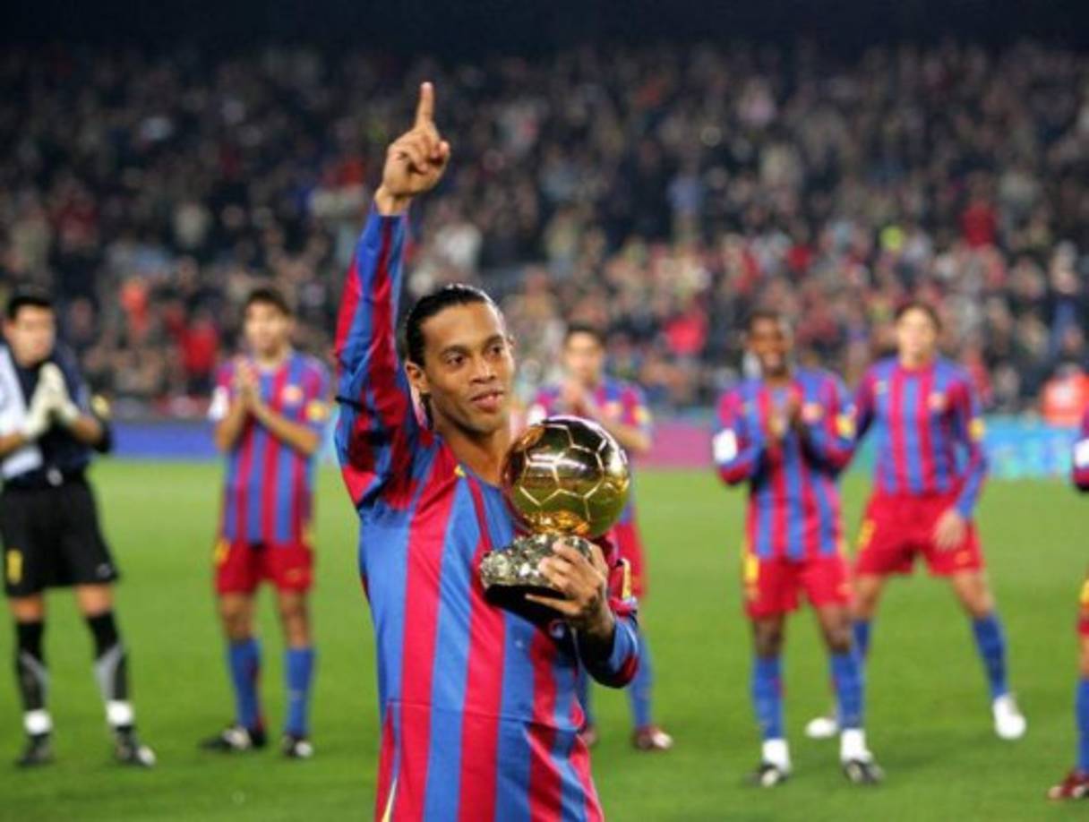 Hablar de Ronaldinho es referirse a uno de los mejores futbolistas de los últimos años. Aunque en la última decada si carrera estuvo marcada más por las polémicas y hoy se encuentra en la cárcel.
