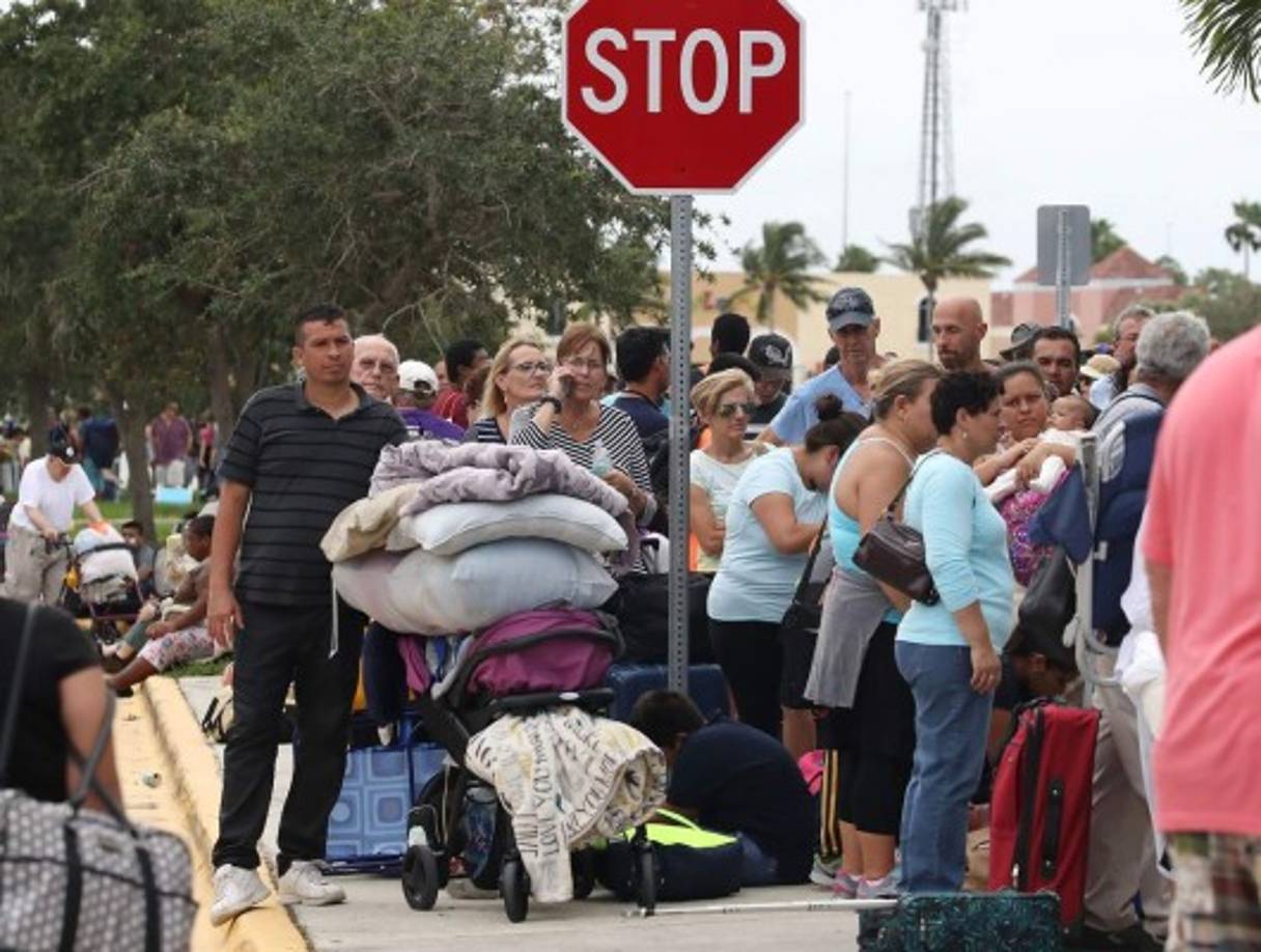 El gobernador Scott, este sábado llamó a la movilización.