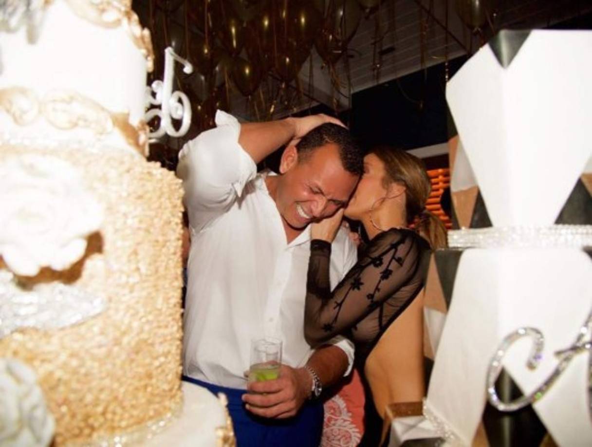 JLo celebró sus 48, cumplidos este lunes 24. Y Rodríguez sus 42, que cumplirá este jueves.