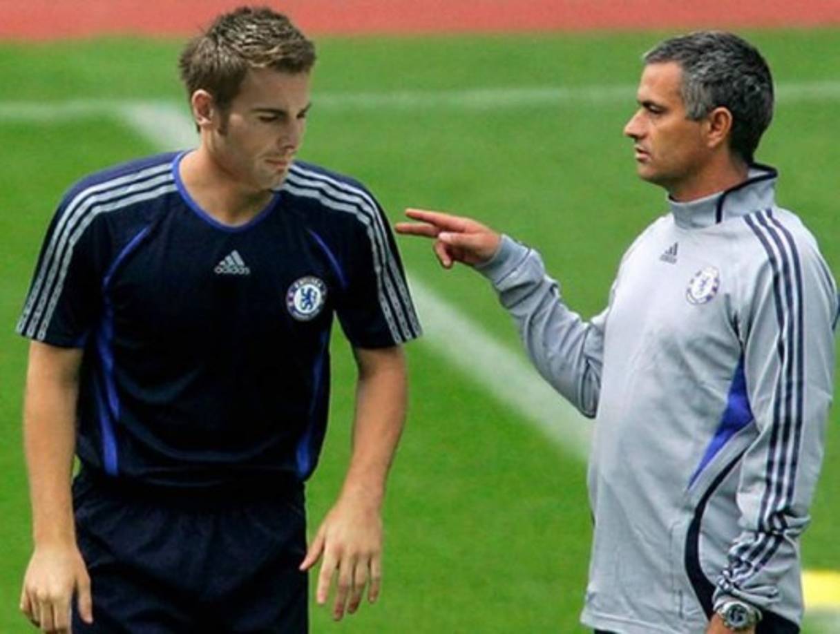 El rumano Adrian Mutu en algún momento llamó 'falso' a José Mourinho, después de las diferencias que tuvieron en el vestuario, durante la primera era del portugués en el Chelsea. Es de los más odiados por 'Mou'.