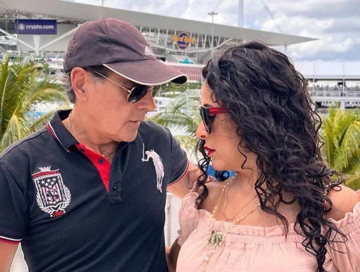 Y es que el comunicador mexicano publicó que su pareja se estrenó en la reconocida plataforma.