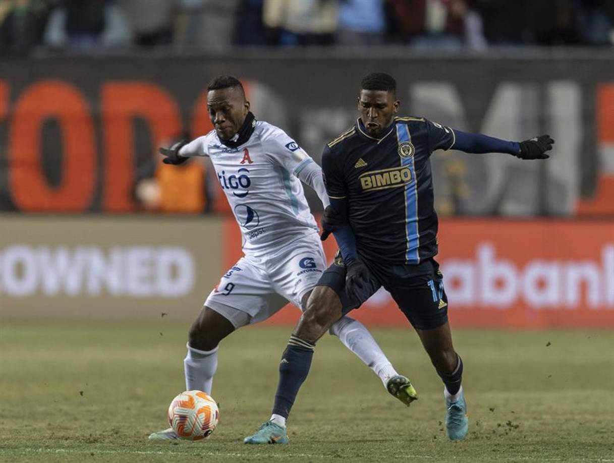 Defensa: Damian Lowe, Philadelphia Union.Fue clave para su equipo en la victoria 4-0 contra Alianza de El Salvador siendo electo el Jugador del Partido. 