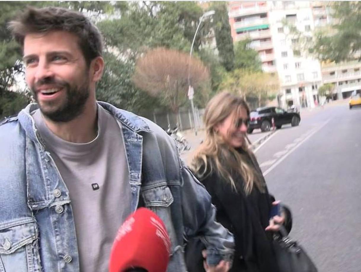 “Varios medios apuntan que Clara Chía podría haber mantenido una relación secreta con Pep Guardiola, entrenador de fútbol del Manchester City y ex técnico del F.C. Barcelona. De esta forma, sorprende la vinculación del catalán con Gerard Piqué, evidentemente”, indicó inicialmente.