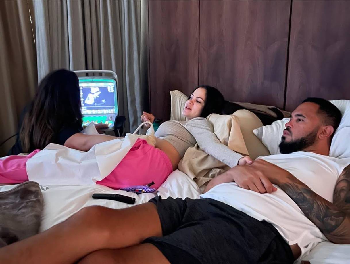 El productor musical felicitó por su cumpleaños número 38 a la cantante dominicana con unas palabras y fotografías inéditas del inicio de su noviazgo hace seis años mientras trabajaban juntos.