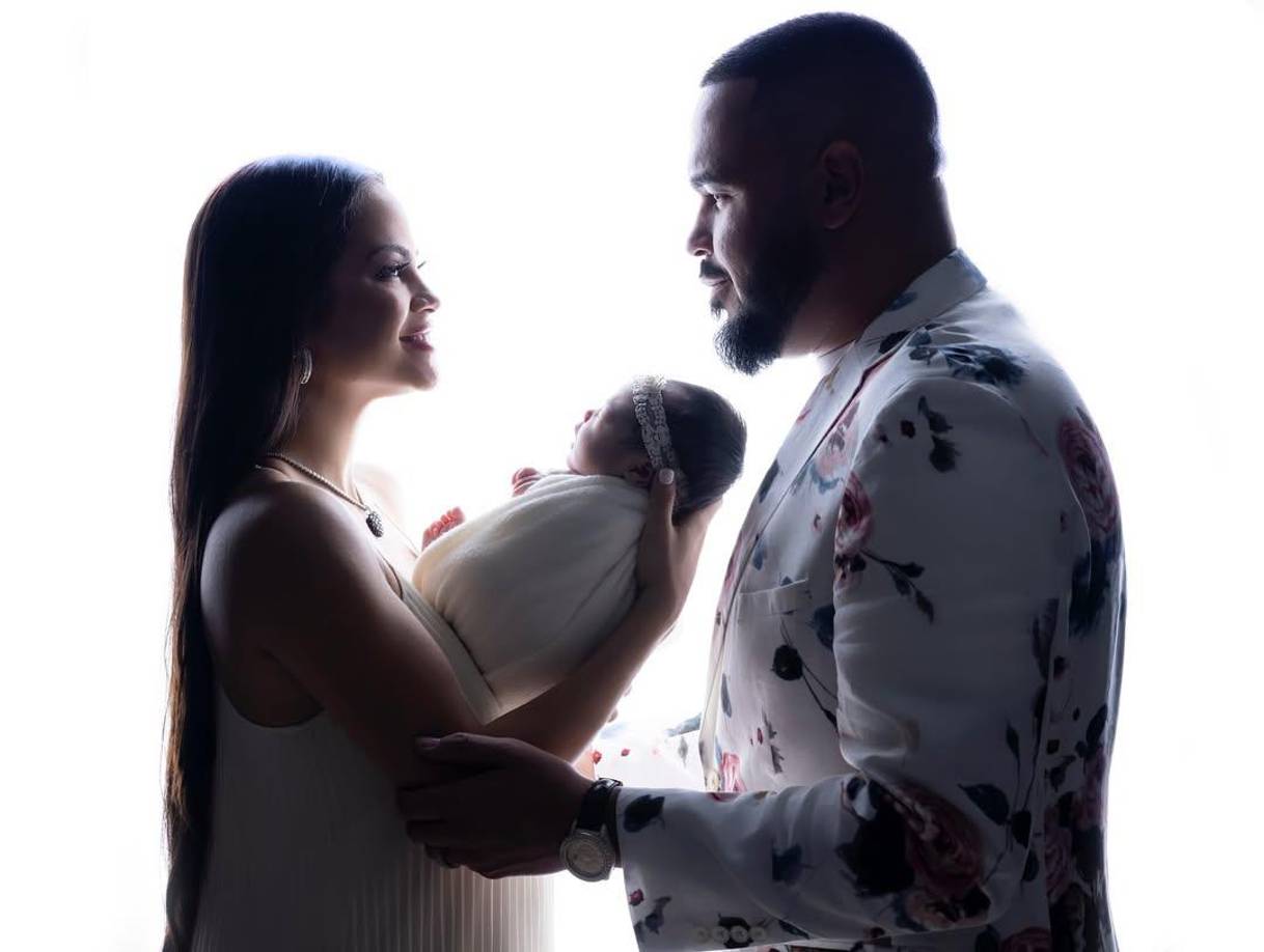 Incluso, una de las instantáneas del <i>post</i> es de diciembre de 2018, fecha en la que se estrenó el videoclip del tema ‘Me gusta’, en donde la artista aparece con un vestuario metálico inspirado en un traje espacial.