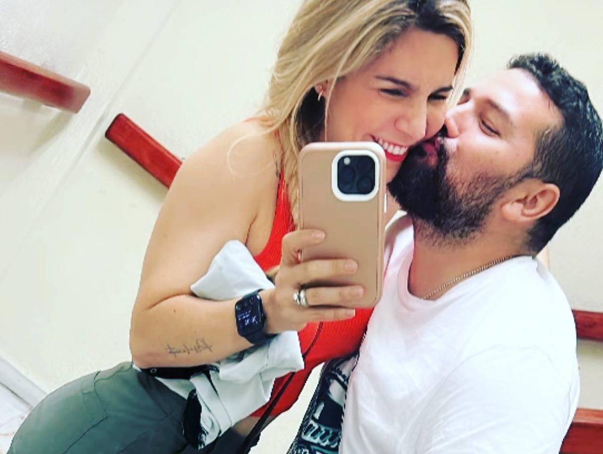 Este nuevo escándalo en sus vidas, dijo la pareja, los hizo tomar la decisión de nunca más quedarse callados ante difamaciones. Señalaron que se preparan para contar toda su verdad, aunque no saben cómo lo harán ni a través de qué medio.