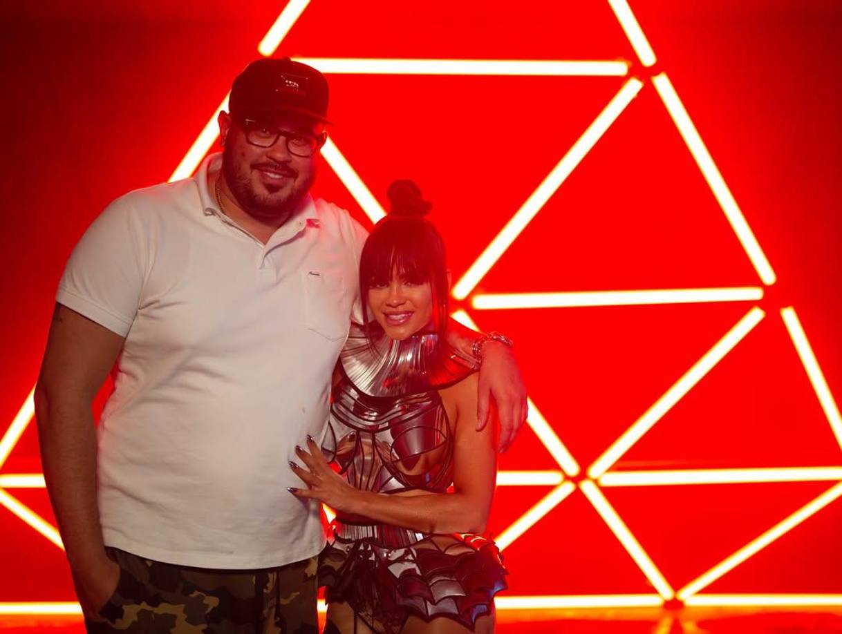 Recordemos que, no fue hasta en enero de 2021 cuando la pareja confirmó su relación amorosa en el videoclip de la canción ‘Inédito’, del español <b>Fran Rozzano</b>, y en febrero de ese mismo año anunció su compromiso.