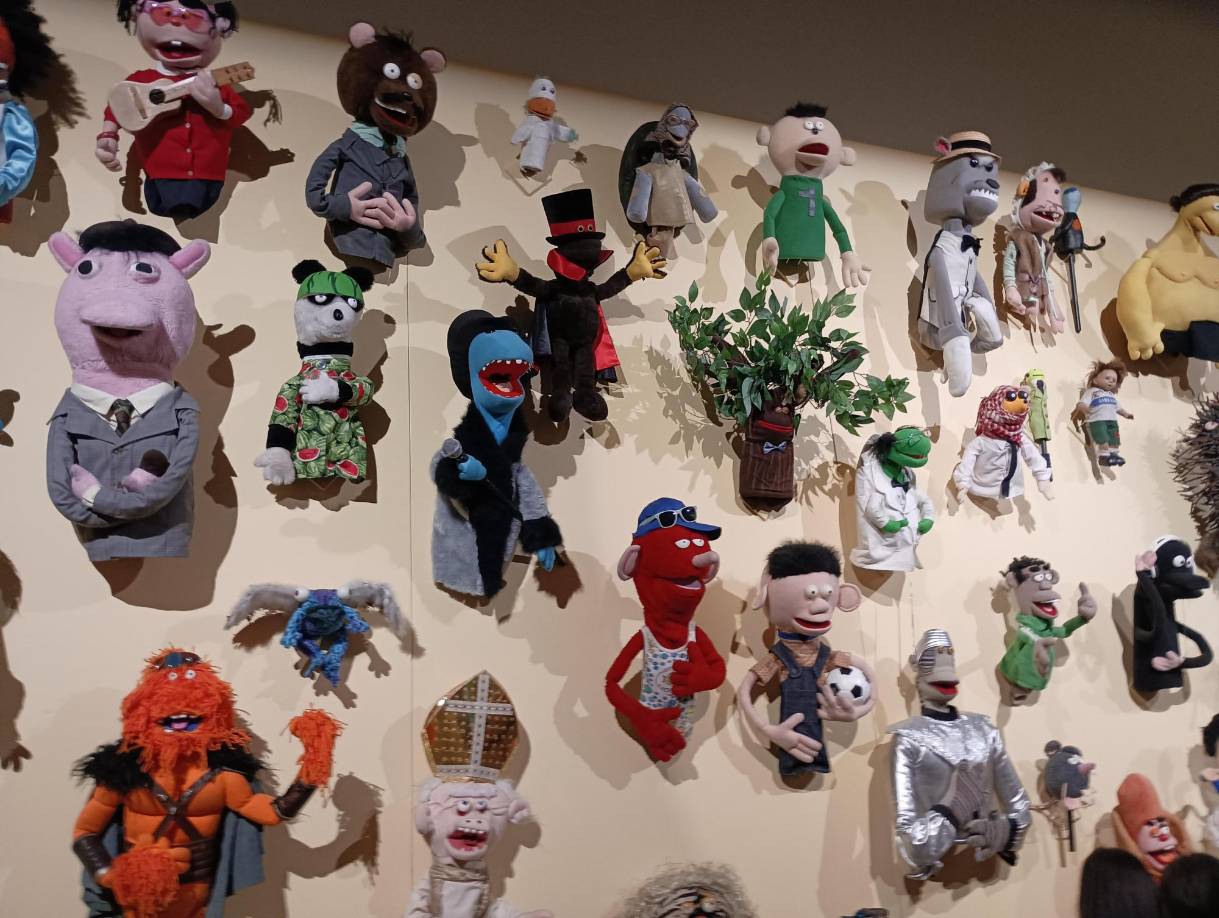 “Cuando las personas nos colocamos frente a algo que está hecho a mano, recordamos justamente el potencial de la imaginación, la creatividad y el poder también de nuestras manos y nuestros contextos”, destacó Jaspersen. 