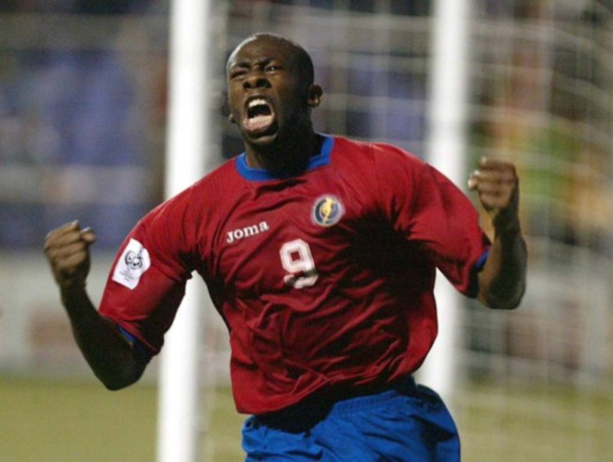 Paulo César Wanchope - Fue una estrella en la selección de Costa Rica y tuvo un paso por el Manchester City de Inglaterra y el Málaga de España. También jugó en el Derby County y en el West Ham. Con su selección jugó 73 partidos y marcó 45 goles.