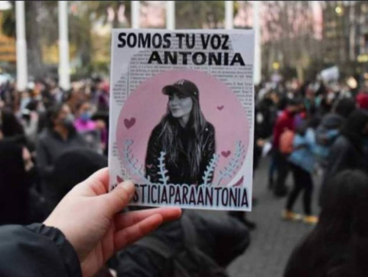 La chica despertó en una cabaña con Pradenas encima de ella. Después de gritarle que se quitara de encima, Antonia se vistió y se fue.