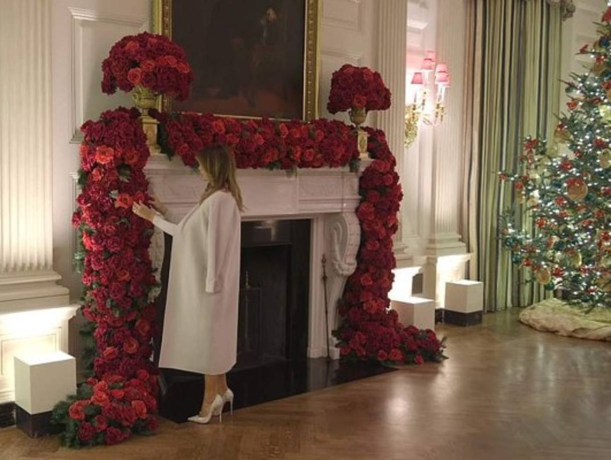 La primera dama sufrió duras críticas y burlas por su decoración navideña del año pasado, que muchos compararon con una película de terror.