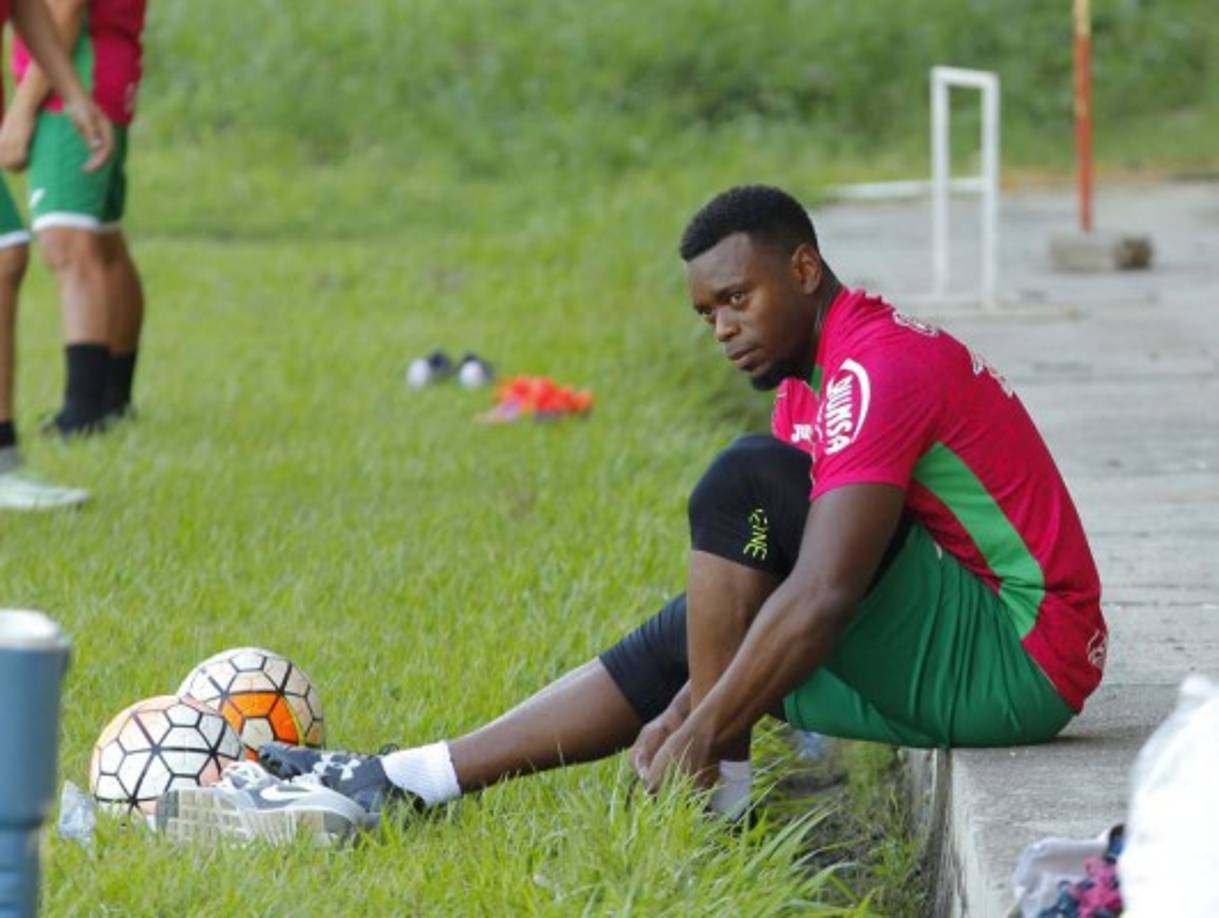 Oficial: El defensor catracho Erick Norales ha sido de baja por el Marathón en lo que ha sido la nueva era de Héctor Vargas. El zaguero le interesa al Platense.