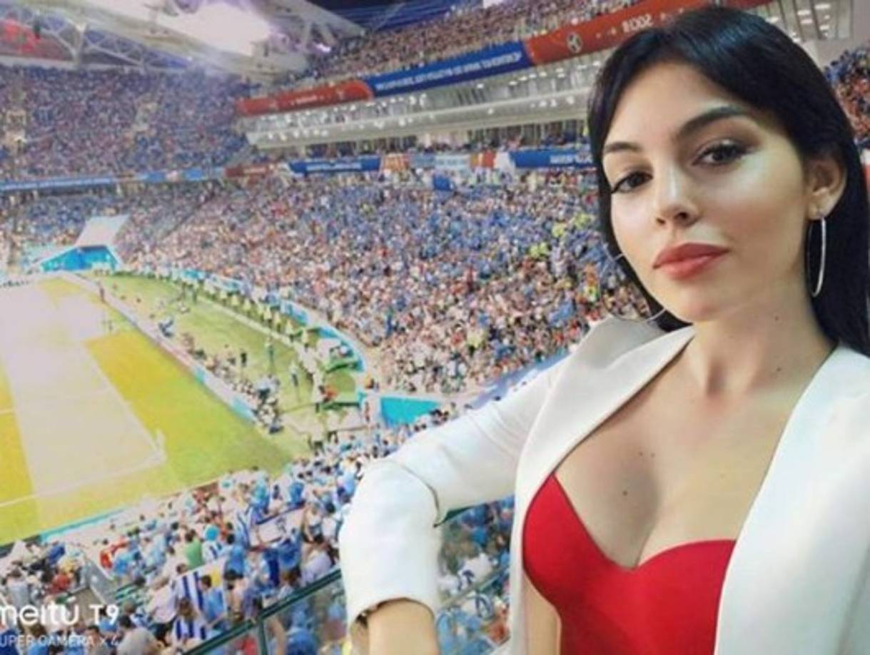 Georgina Rodríguez es la novia de Cristiano Ronaldo. Tienen una hija en común, Alana Martina. Se conocieron en Madrid y desde entonces se ha convertido en inseparables.