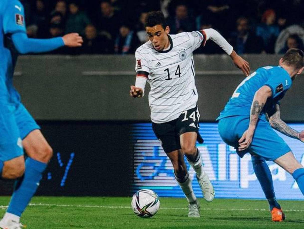 Con tan solo 19 años ha logrado ganarse la confianza de su equipo y la Selección de Alemania.