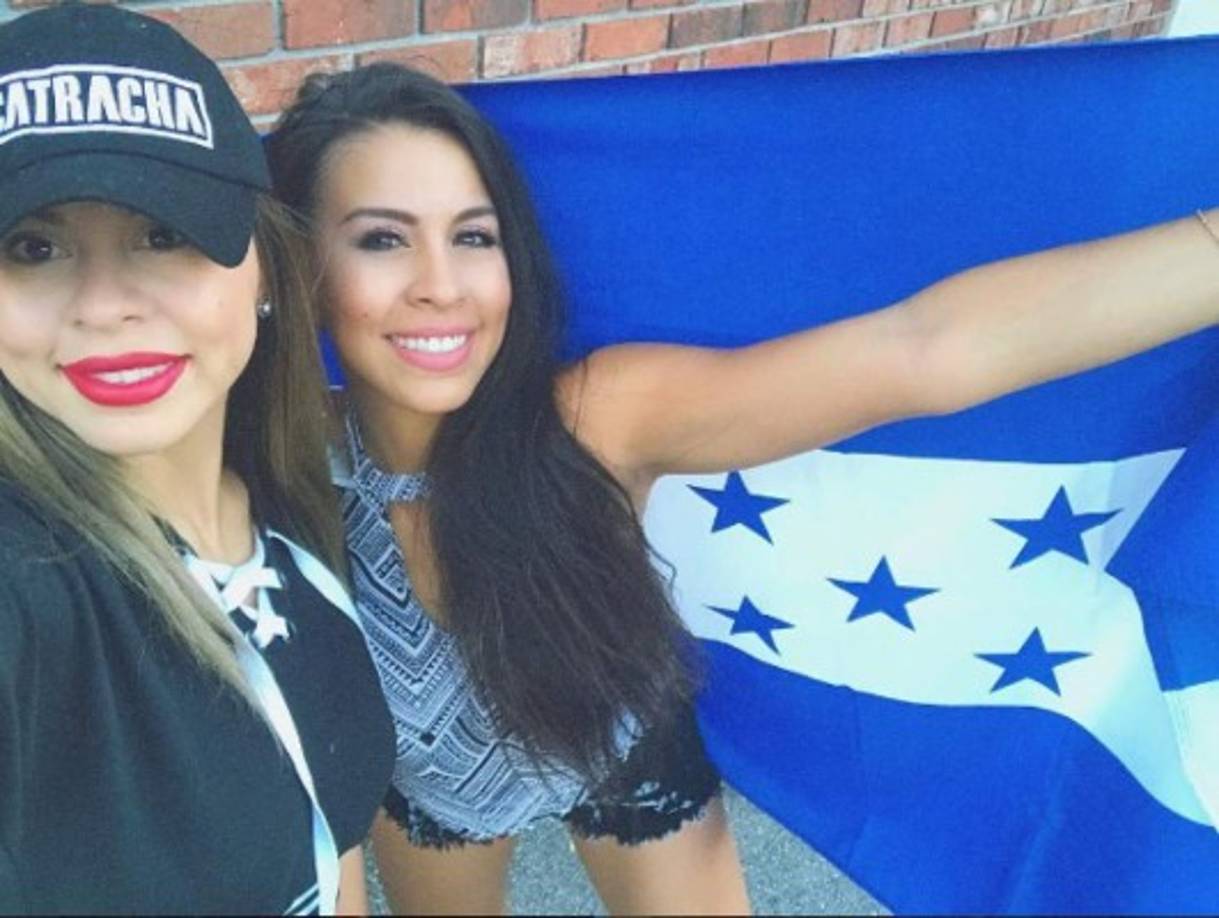 La youtuber Ana Alvarado, mejor conocida como Lipstickfables compartió esta imagen en su cuenta de Instagram y escribió: 'Catrachas, ¿Cuántos goles meteremos hoy contra USA? ¡Quiero sus pronósticos mi Walter Mercados! <br/>