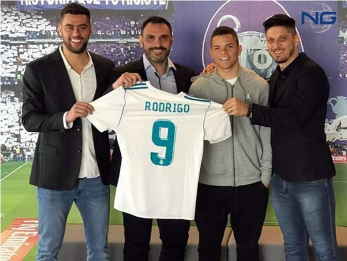 El Real Madrid se ha vuelto a adelantar a todos y se ha hecho con una de las grandes perlas del fútbol brasileño. Rodrigo Rodrigues ya es oficialmente nuevo jugador del conjunto blanco, que se hace así con otro talento procedente de Brasil tras atar el fichaje de Vinicius Junior hace ya varios meses. La agencia de representación del joven centrocampista de 18 años, procedente del Gremio Novorizontino, ha comunicado que jugará el curso que viene en el Castilla.