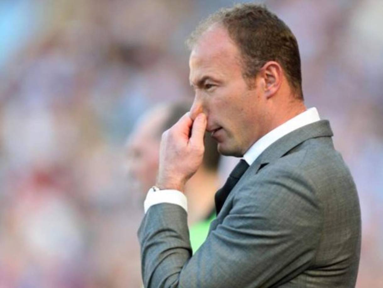 Allan Shearer. El ex delantero inglés del Southampton, Blackburn y Newcastle, es el goleador histórico de la Liga inglesa. Shearer marcó 283 goles en su carrera y pasará a la historia como uno de los grandes jugadores del fútbol europeo. En el 2009, Shearer se convirtió en DT del Newcastle. La felicidad y emoción de los aficionados no duró mucho, y el equipo descendió de categoría esa misma temporada