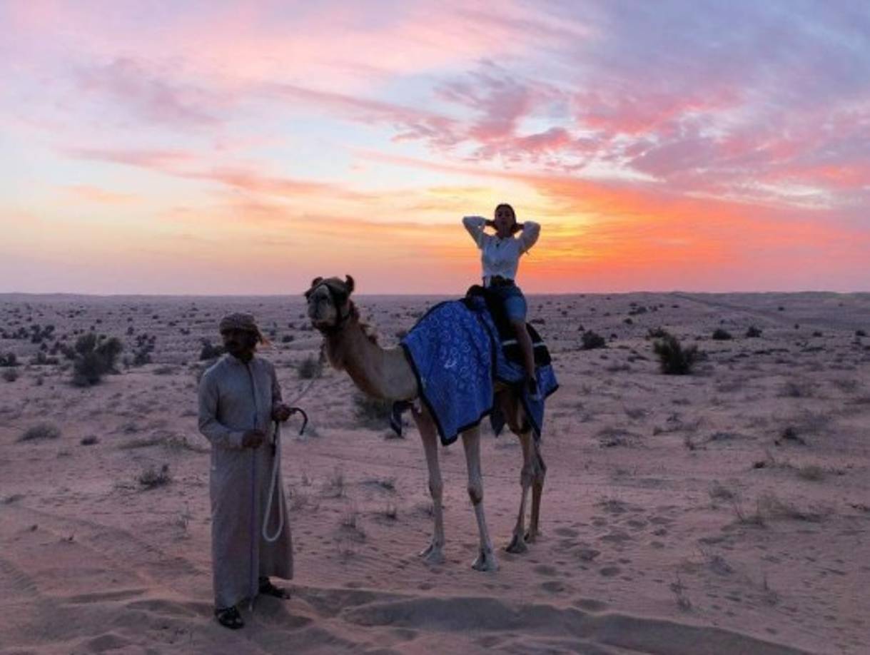 A parte de asistir a los eventos en la agenda del padre de su hija, Gio ha disfrutado de las demás experiencias que ofrece el lugar.