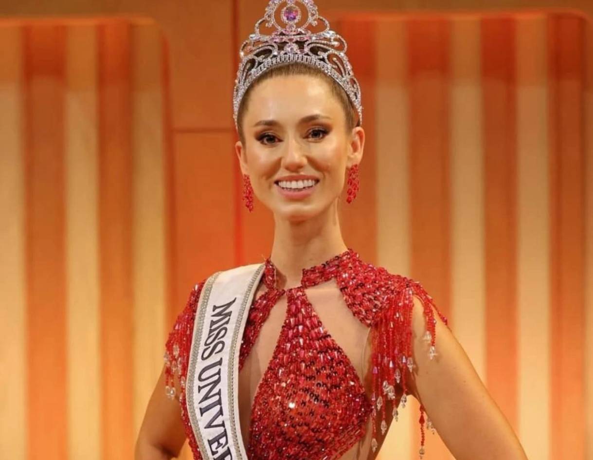 ¡Otra caída en Miss Universe! Danielle Latimer, Miss Gran Bretaña, protagonizó un impactante momento