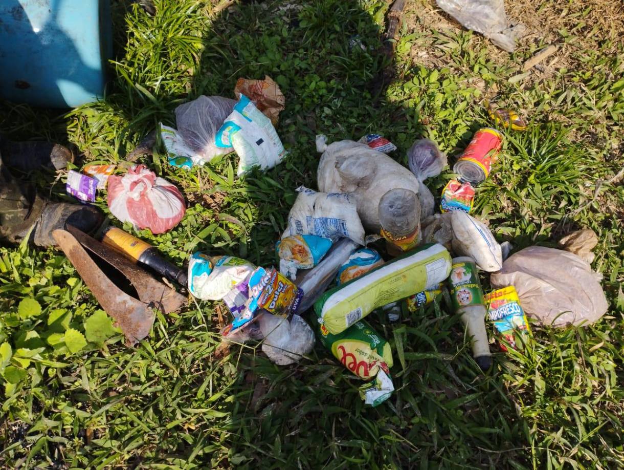 Además se encontraron algunos abarrotes que servían para hacer alimentos.
