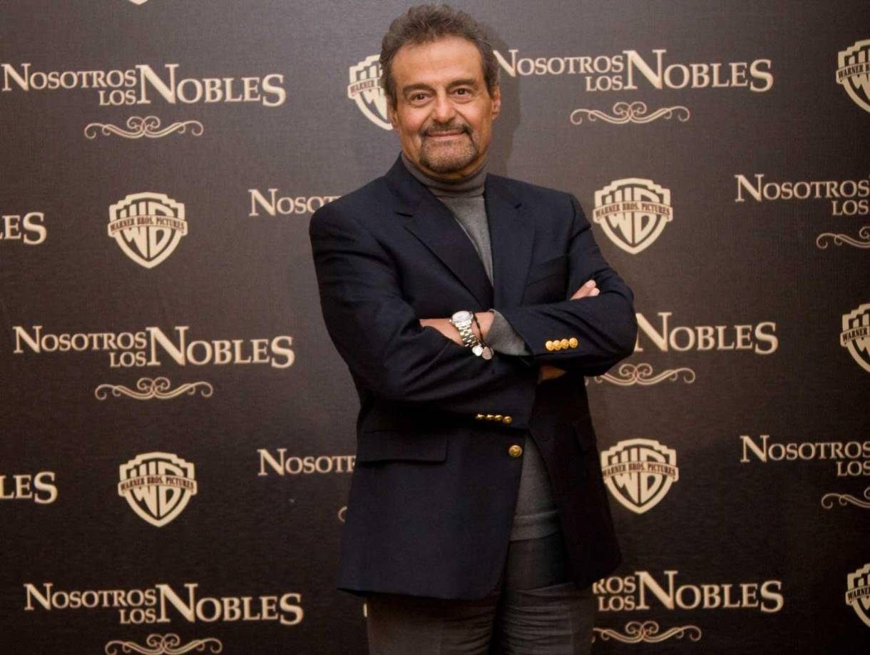 A pesar de ser diagnosticado con síndrome mielodisplásico en 2010, Gonzalo Vega continuó trabajando hasta poco antes de su fallecimiento el 10 de octubre de 2016 a la edad de 69 años. 