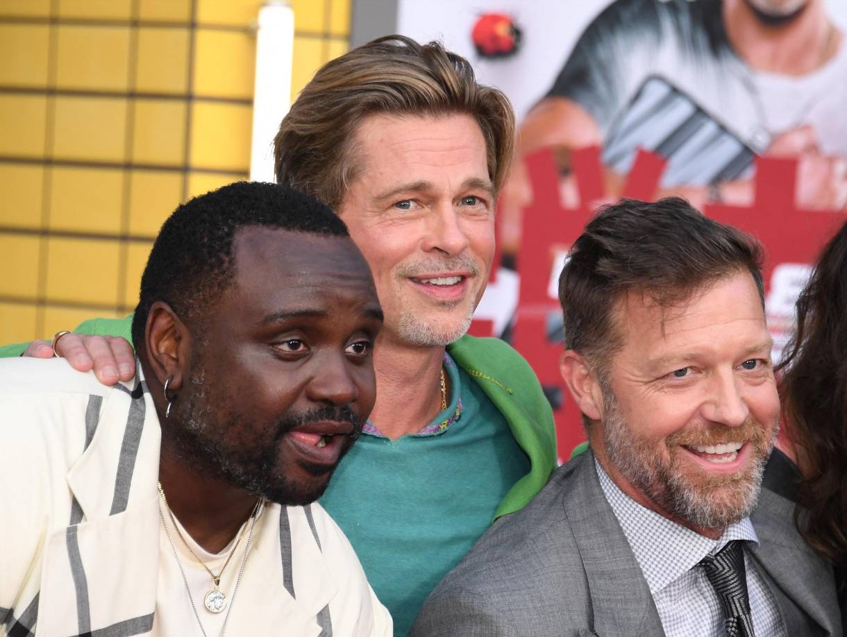 BRAD PITT ES UN GRAN ACTOR QUE SIEMPRE APORTA IDEAS’. Si bien el director se atribuye el reconocible estilo de ‘Bullet Train”’ no duda en conceder méritos a los ‘instintos’ de Brad Pitt para terminar de completar un personaje que evolucionó desde un sociópata de libro en el primer guion a ‘un gurú de la autoayuda con muchos problemas’.