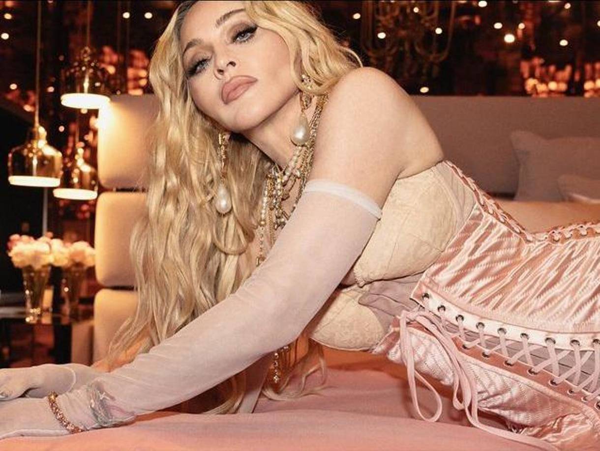 Mientras, la “Reina del pop” sigue interpretando el tema en sus principales giras a petición de sus seguidores, pero reconoce que, aunque la canción marcó su carrera, tiene sentimientos encontrados con la misma. “Representa mucho para mí, pero también es parte de otra etapa de mi vida”, dijo Madonna en una entrevista con Rolling Stone en 2015 sobre una canción que le ha dado tanto como ha condicionado su figura estos cuarenta años.