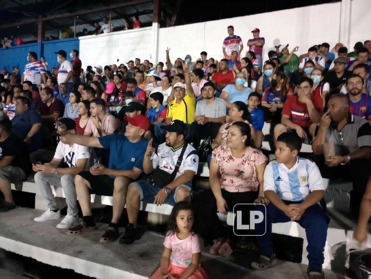 Hubo llenazo en el estadio Argelio Sabillón para ver la clasificación del Real Juventud a cuartos de final de la Segunda División.