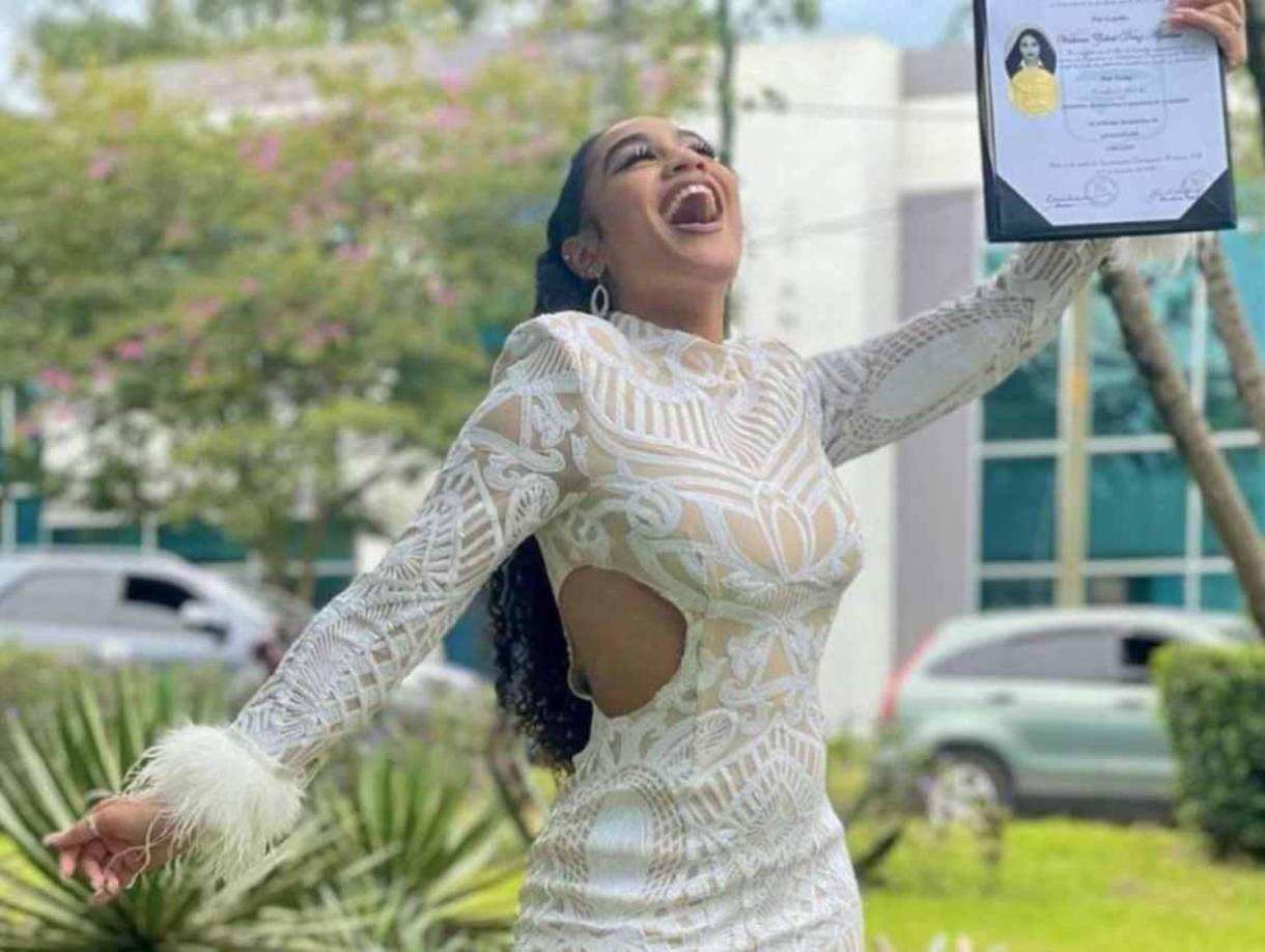 Además de bailarina, Valeria tiene el título profesional de Ingeniero en Negocios.