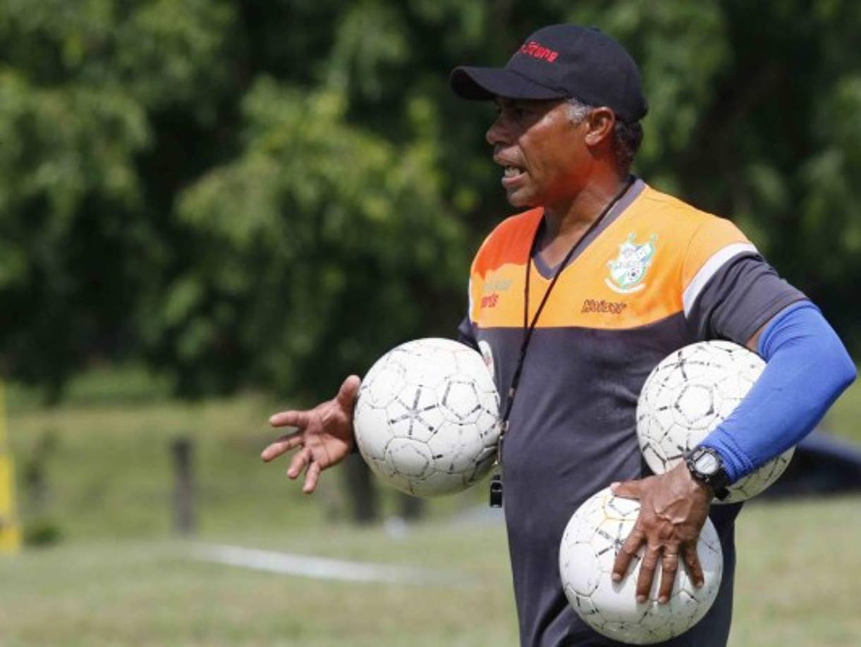 Reinaldo Clavasquín: El entrenador ha sido aprobado para que siga al frente del Platense pensando en la Liga de Campeones busca reforzar al club escualo en todas sus líneas.